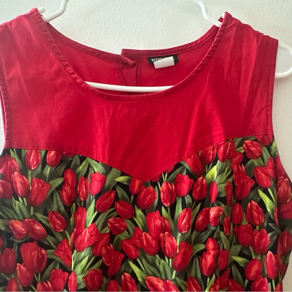 Retrolicious Red and Green Tulip Midi Dress - Picture 3 of 9